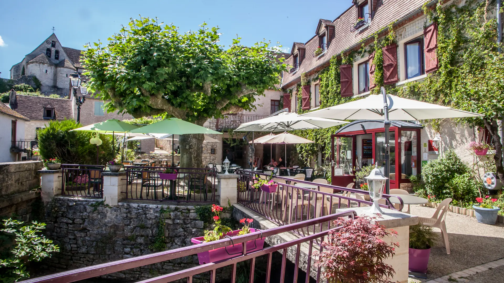 Auberge de Lile-creysse - Terrasse exterieure