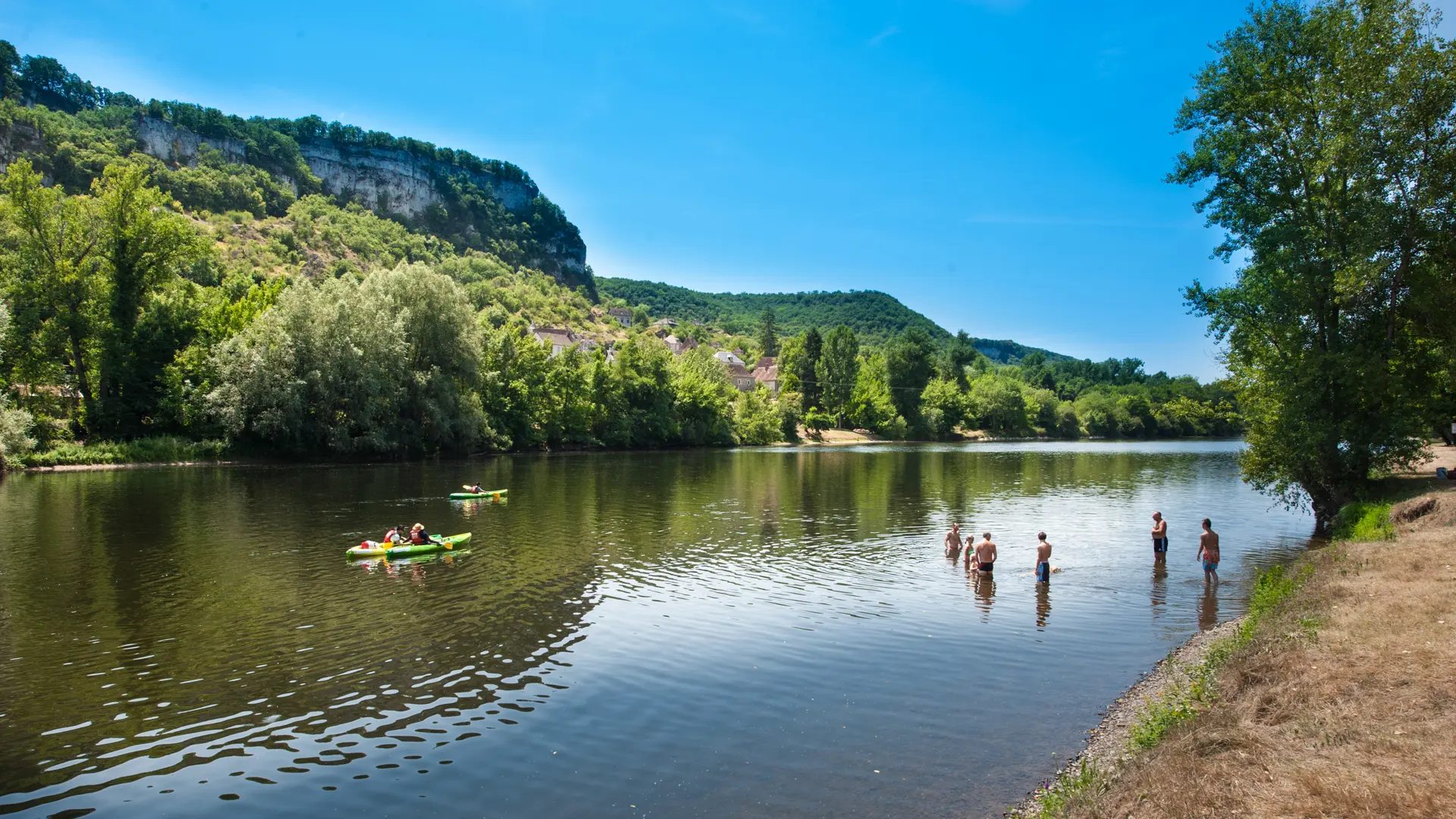 Baignade dans la Dordogne à Vayrac_01 © Lot Tourisme - C. ORY