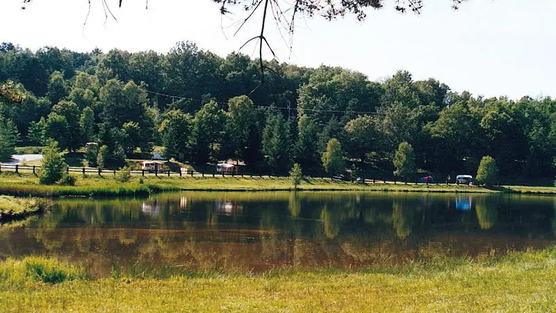 Camping Municipal Lac des Vergnes