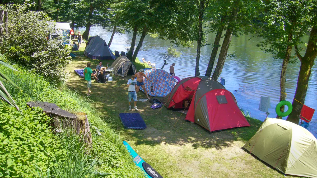 Camping en bord de Dordogne - Camping le Vaurette - Argentat - Vallée de la Dordogne