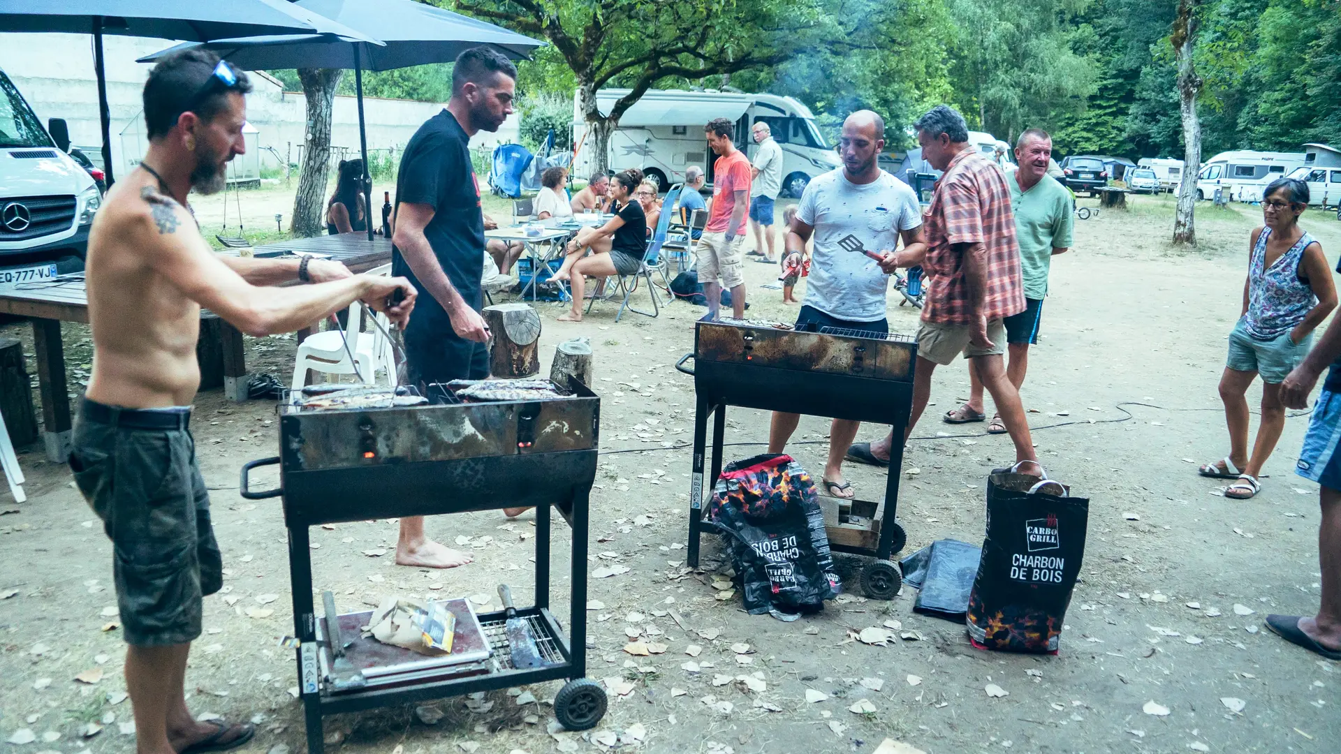 Aire naturelle les grands chênes-barbecue