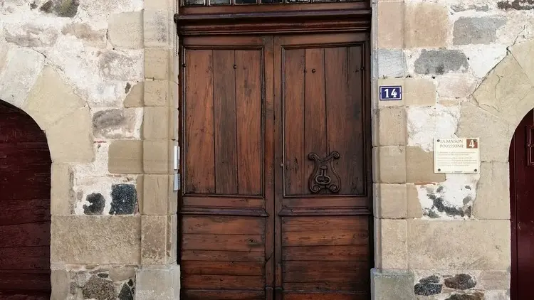 L'entrée du Clos par la rue médiévale