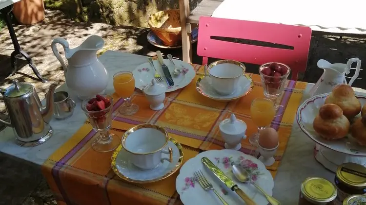 le petit-déjeuner sur la terrasse