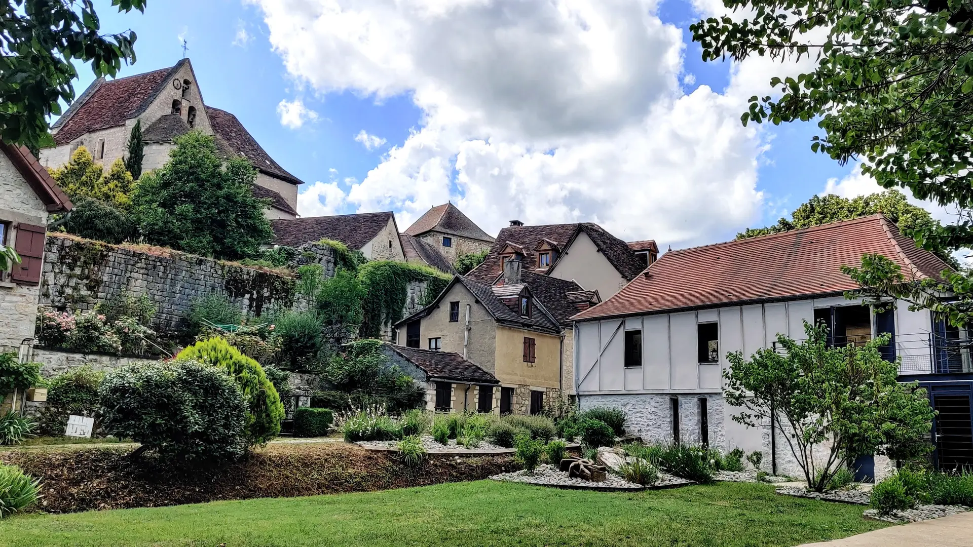 Creysse, le parc et le moulin