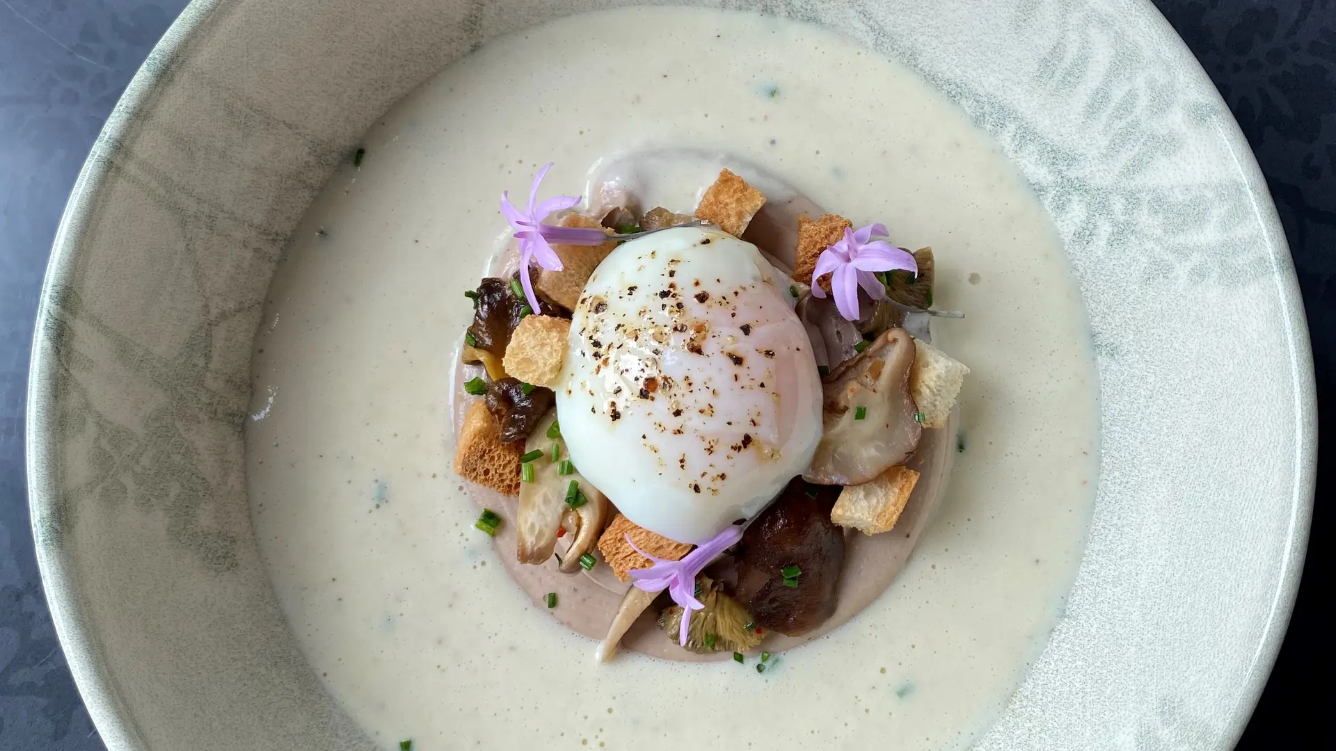 Crème de chataignes, oeuf parfait et champignons