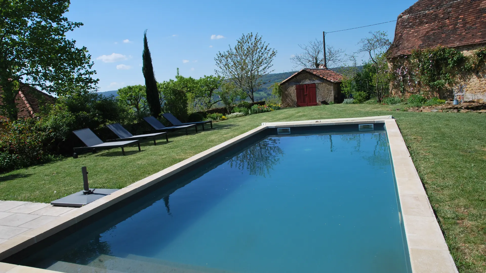 La piscine et le four à pain