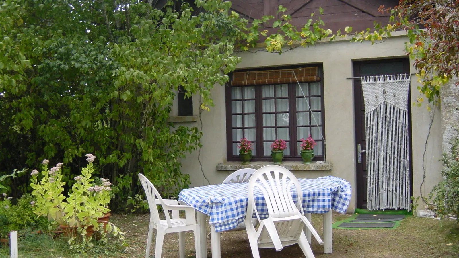 Devant le gîte de l'Orangerie