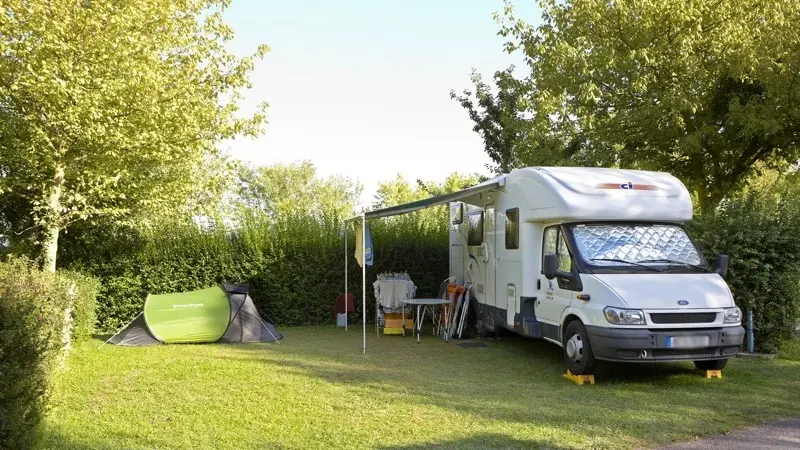 Domaine du Lac de Feyt - Servieres le Chateau - Emplacement Camping