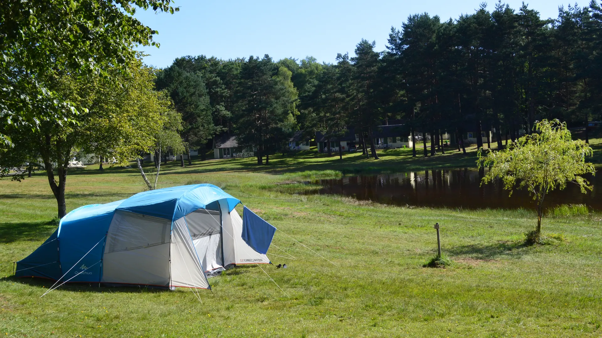 Domaine du Lac de Feyt - Servieres le Chateau - Emplacement Camping