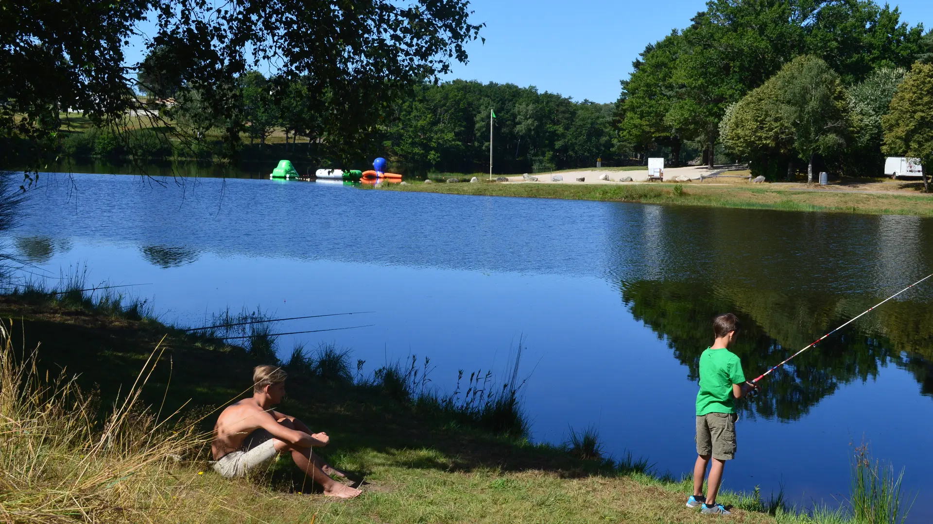 Domaine du Lac de Feyt - Servieres le Chateau - Emplacement Camping