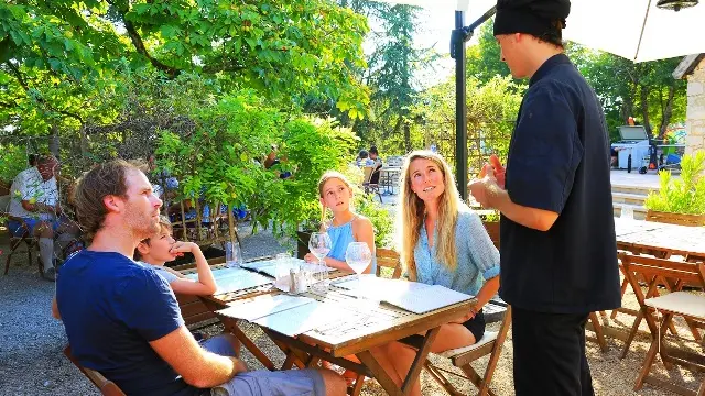 Domaine de la pailleBasse_lachapelle-Auzac-terrasse restaurant