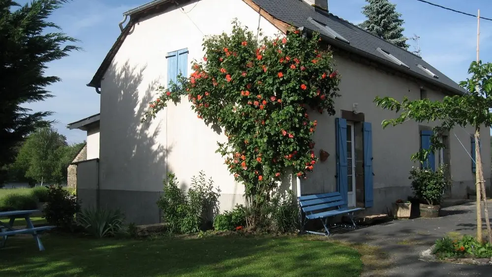 GiteAuBordDeLEau-Aubazine_maison