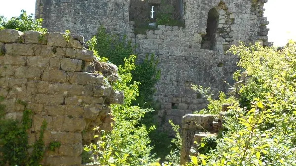 GiteSurleau_RuinesTaillefer