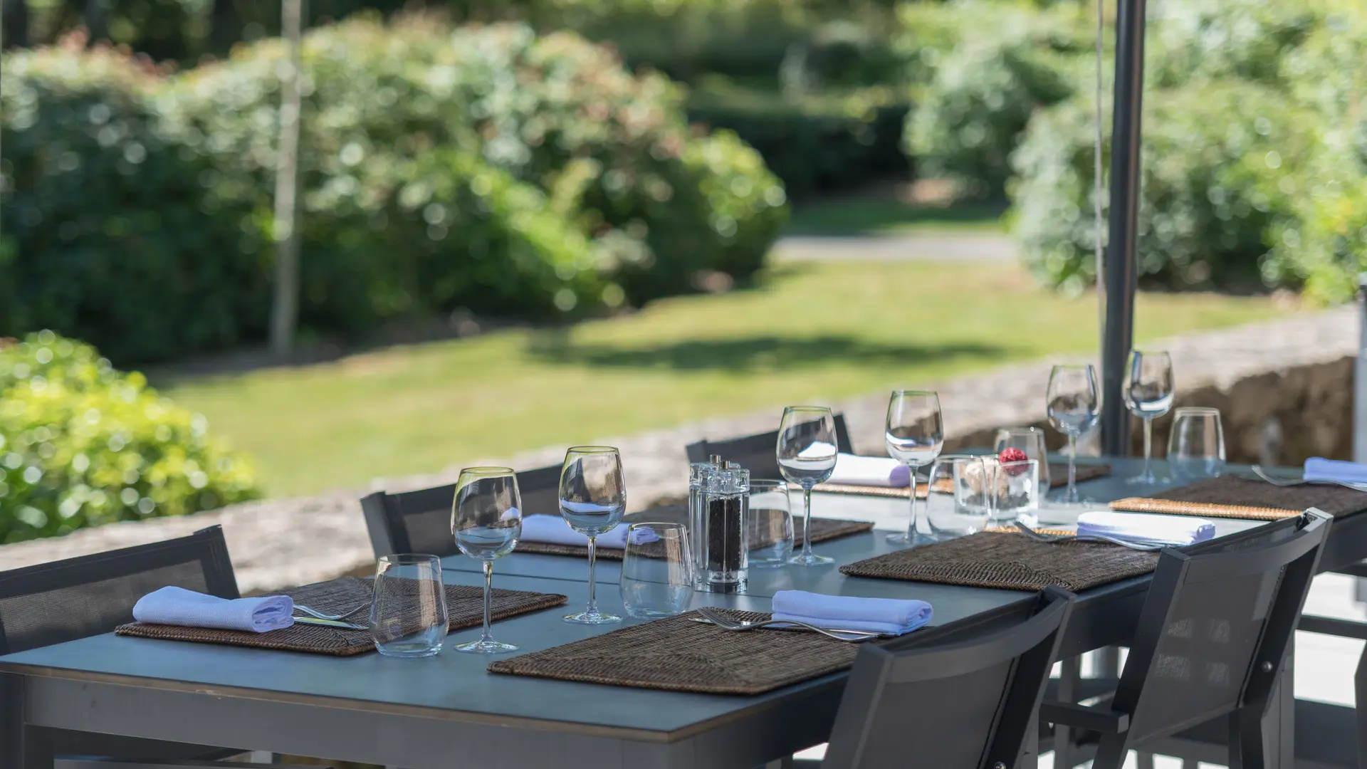 HDEF-les jardins de sothys-restaurant-auriac-terrasse 2-®pauseyourlife