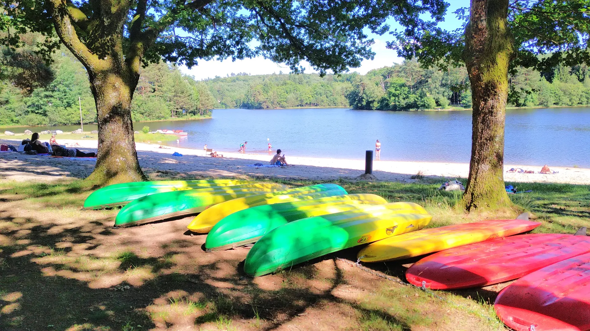 Domaine du lac de Feyt- Servieres le chateau - Plage au bord du lac