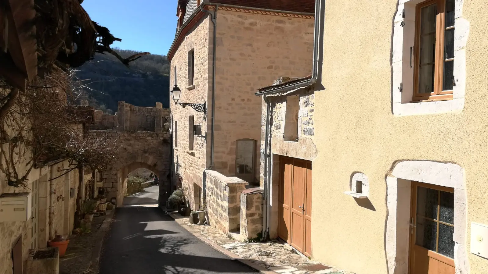 MAISON LOU COUSTALOU-ROCAMADOUR -VUE COTE RUE