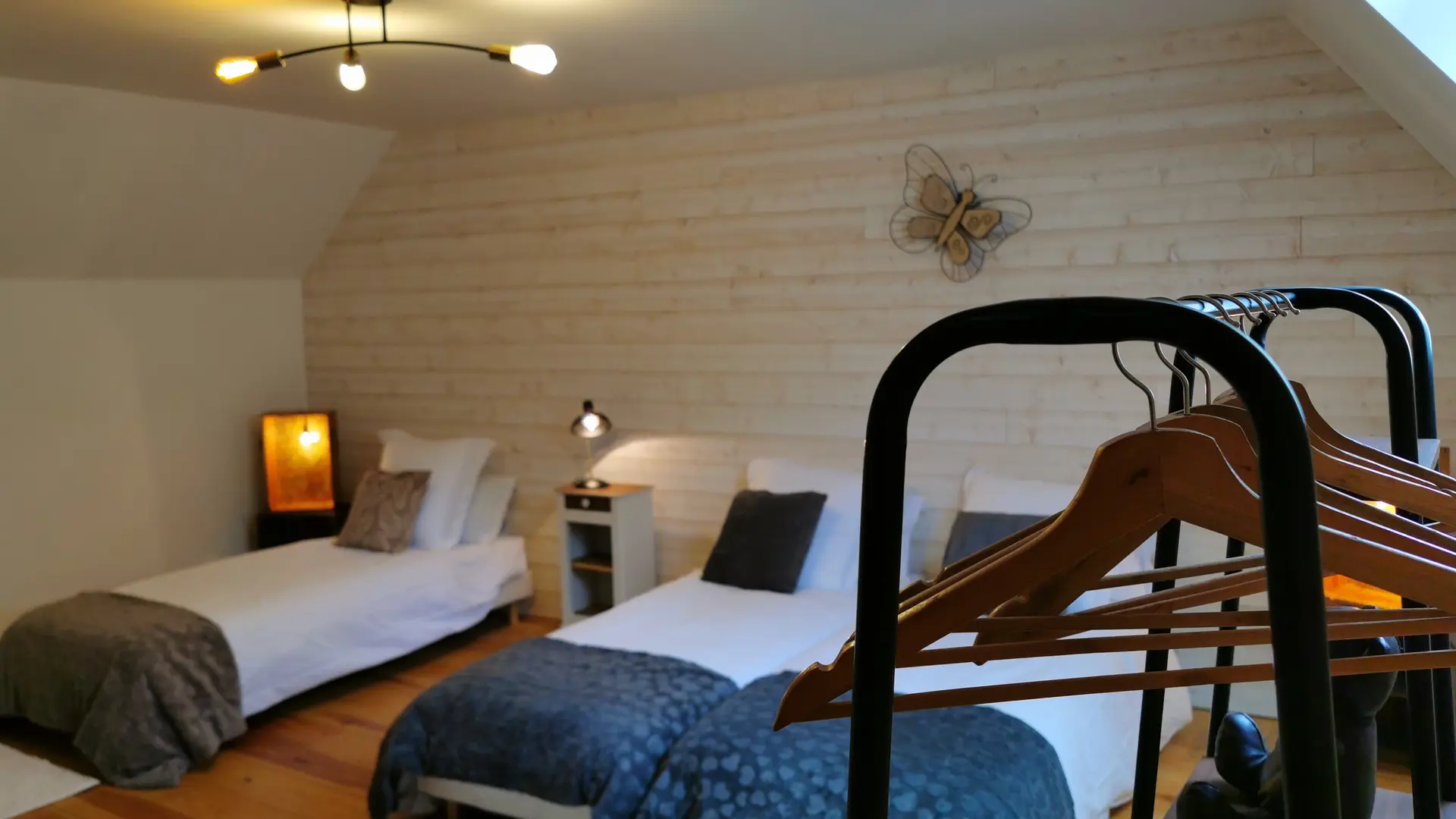 Chambre dortoir lits rapprochés 2 personnes + 1 lit