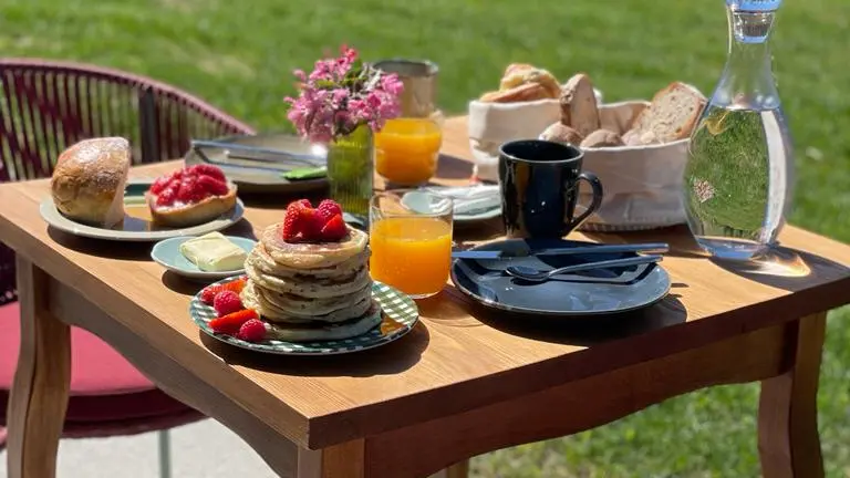 Petit déjeuner en terrasse