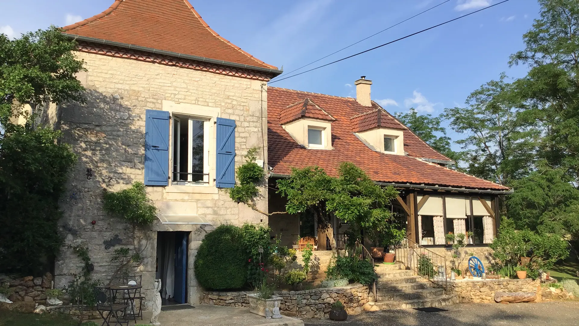 La maison vue  sur le devant