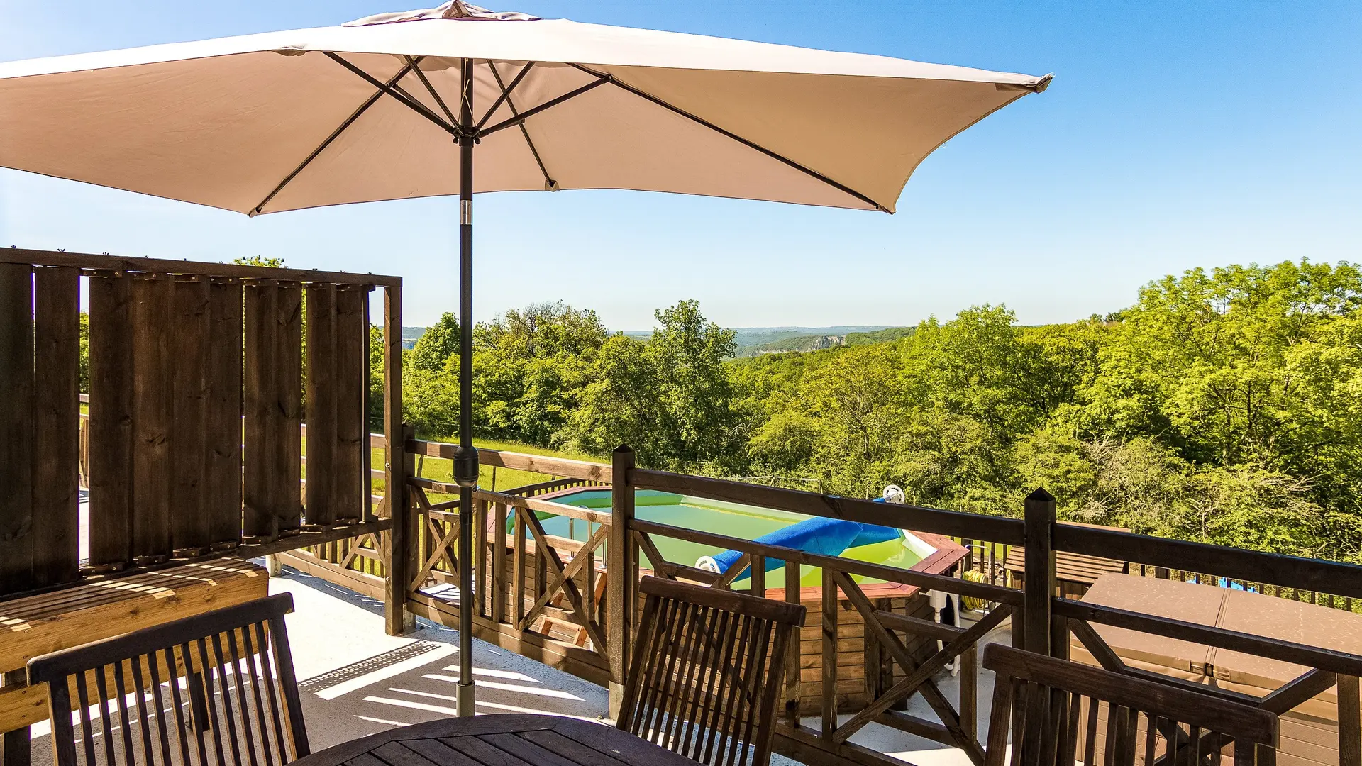 TERRASSE VUE PISCINE ET SPA