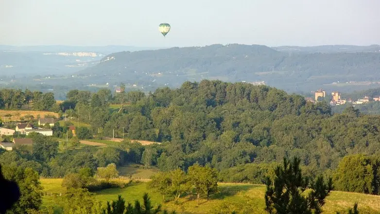 LaPébrunelle-PuyD'Arnac_vueMontgolfiere