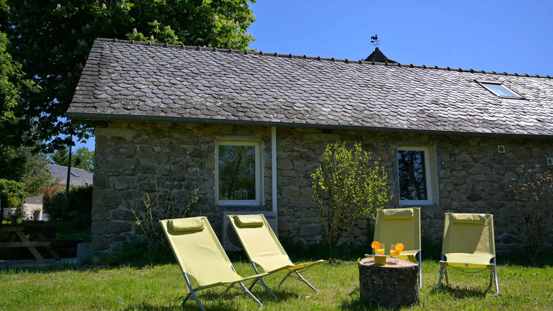 Le gite la Bergerie coté jardin