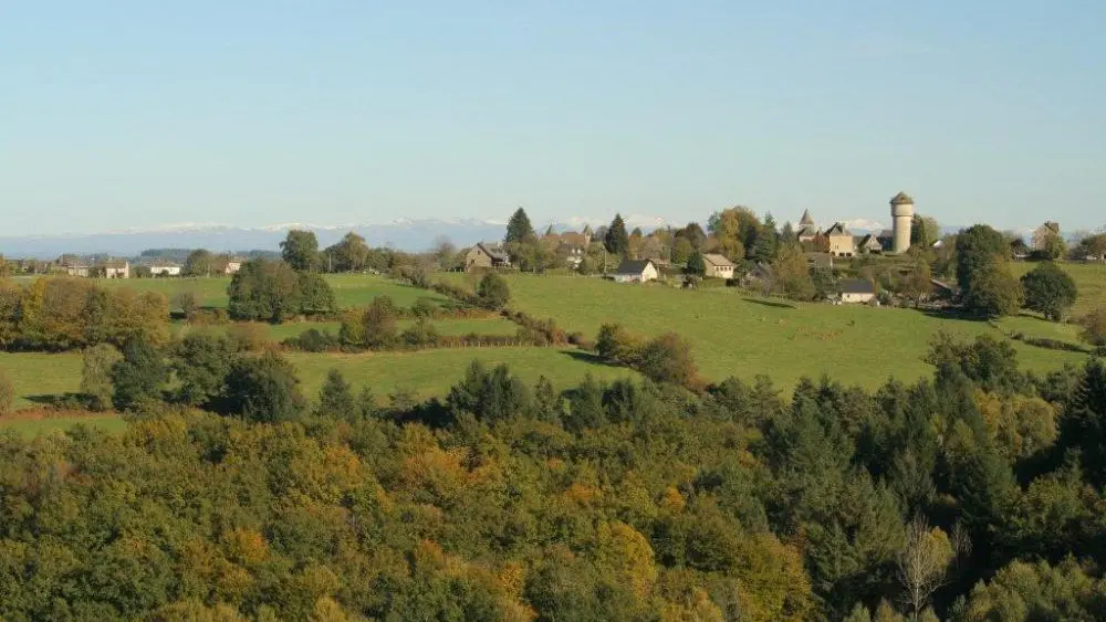 MeubléDUVINAGE-LaChapelleStGeraud_vueMontDuCantal