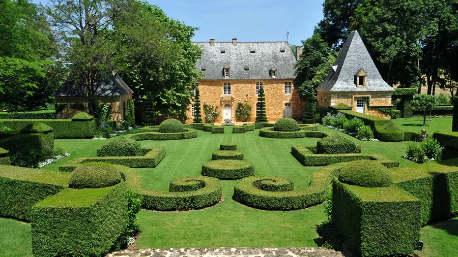 Parterre à la Française face au Manoir