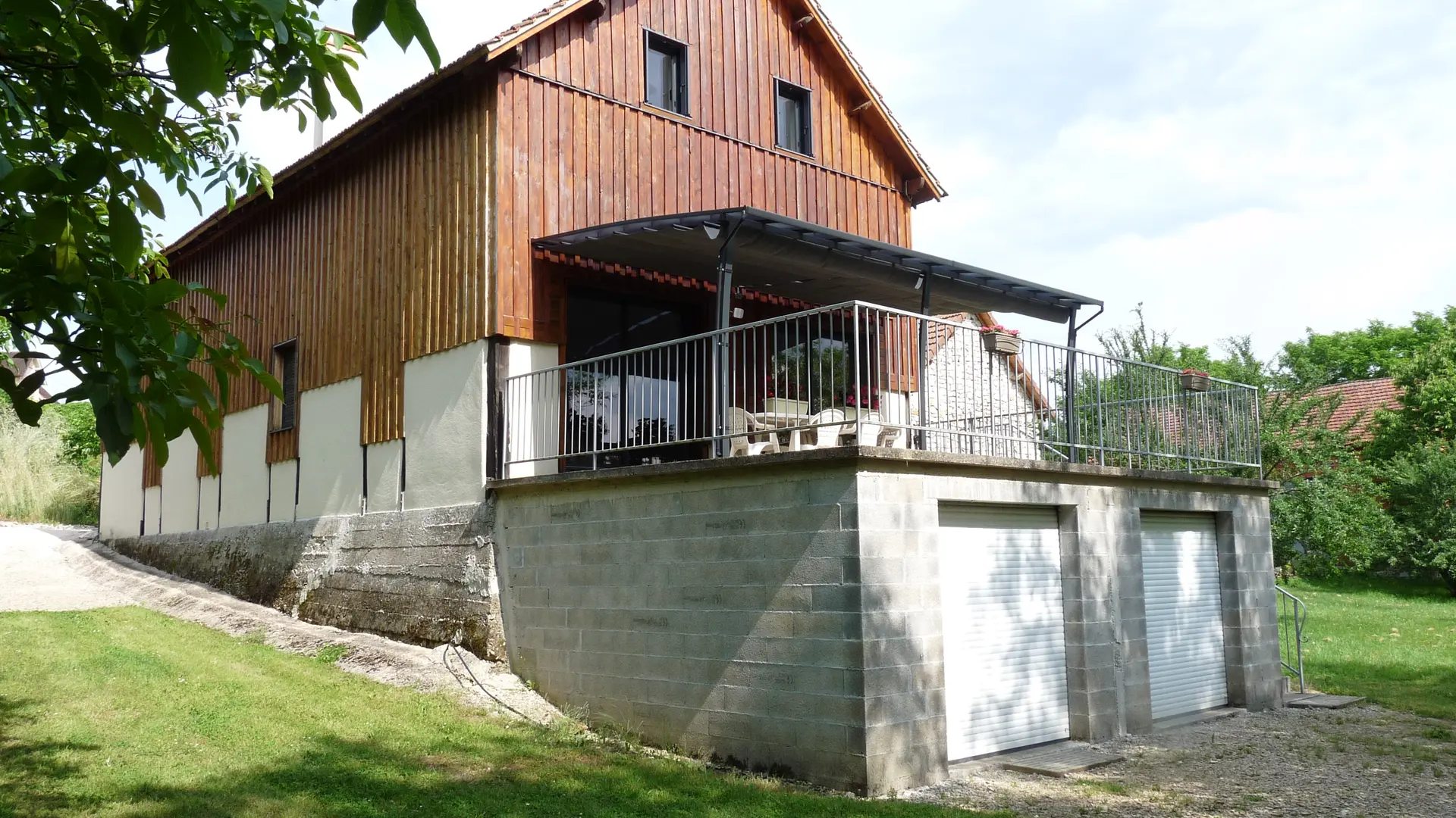 terrase avec pergolas.