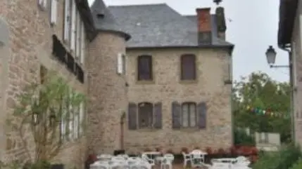 Restaurant-Le-Saint-Etienne-Aubazine_terrasse