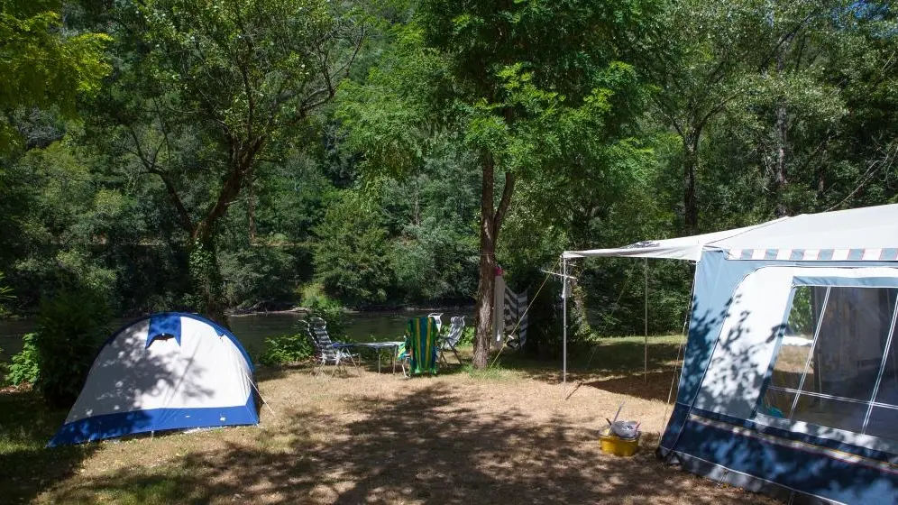 Soleil d Oc - Monceaux-sur-Dordogne - Emplacement camping bord de Dordogne