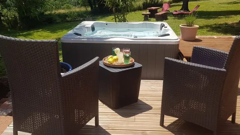 Terrasse-avec-jacuzzi