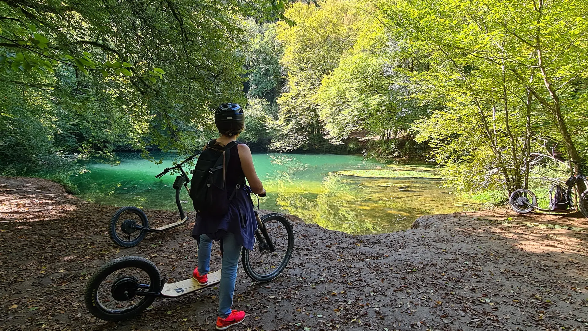 Balade en trottinette électrique à la résurgence de Saint-Sauveur