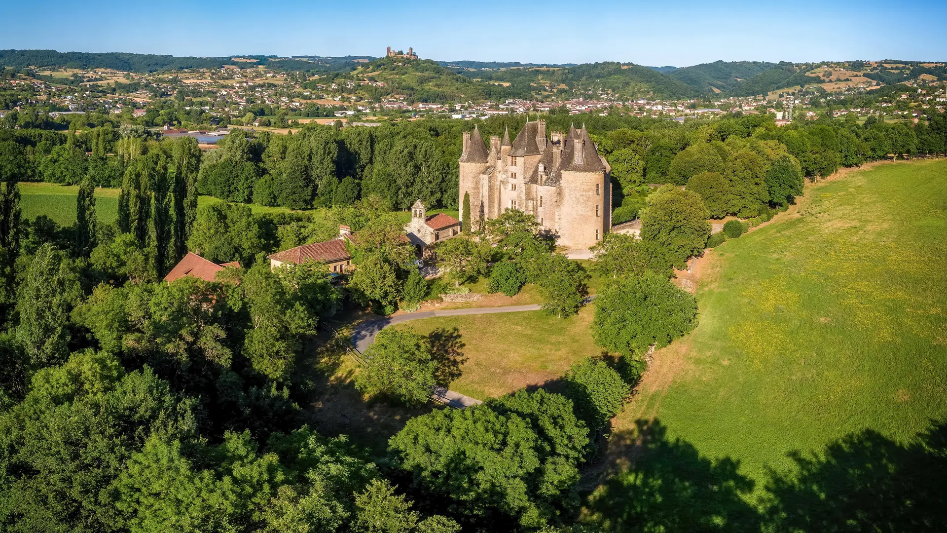 Vue aérienne du Château de Montal