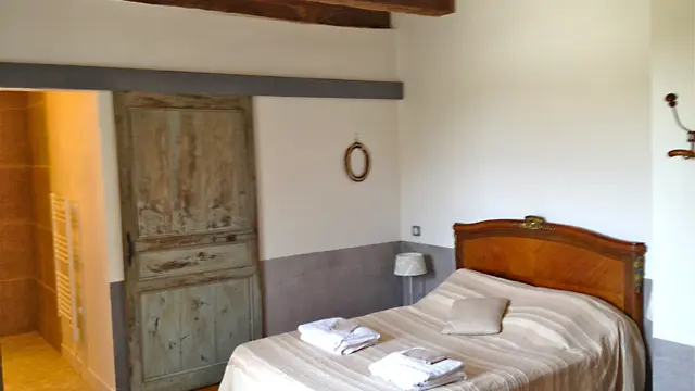 Chambre maïs avec salle d'eau privative et matelas 160 Emma