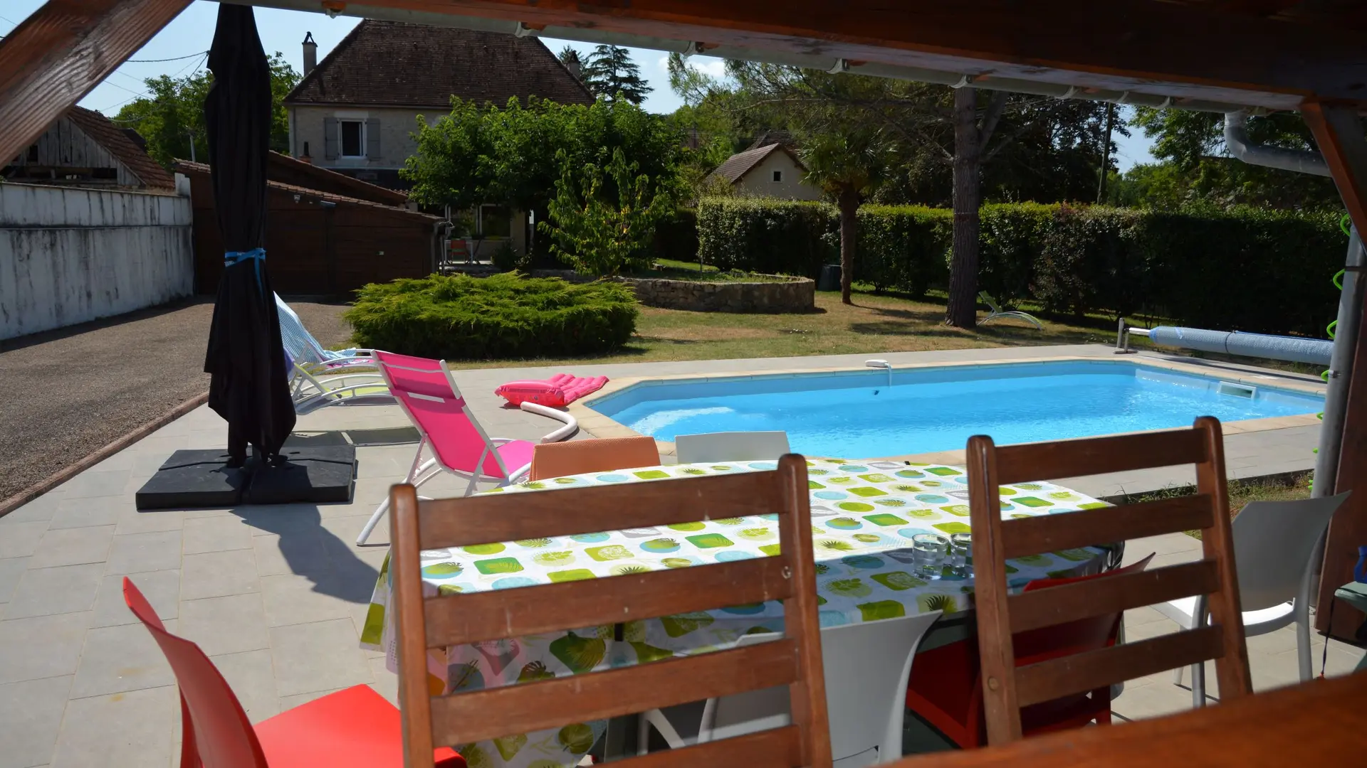 Pool-house et seconde table jardin