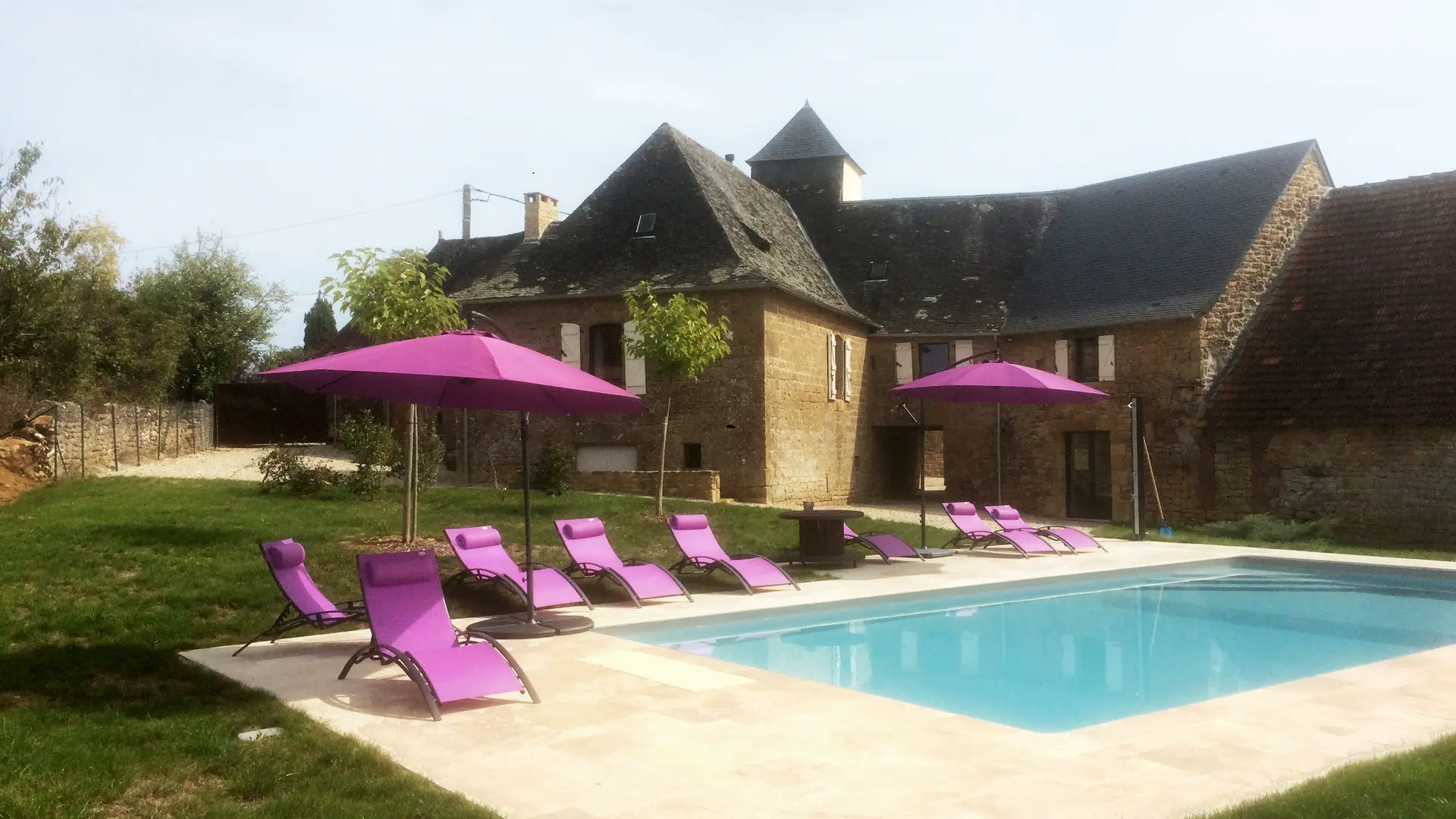 Meublé Domaine de Montagnac-Cavagnac-maison coté piscine