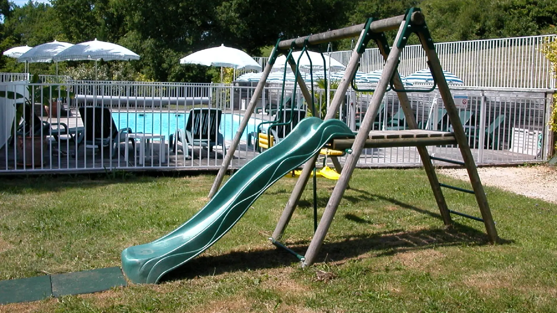 piscine , balançoires