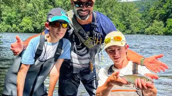 Dordogne-flyfishing-guide / stage pêche à la mouche - enfant