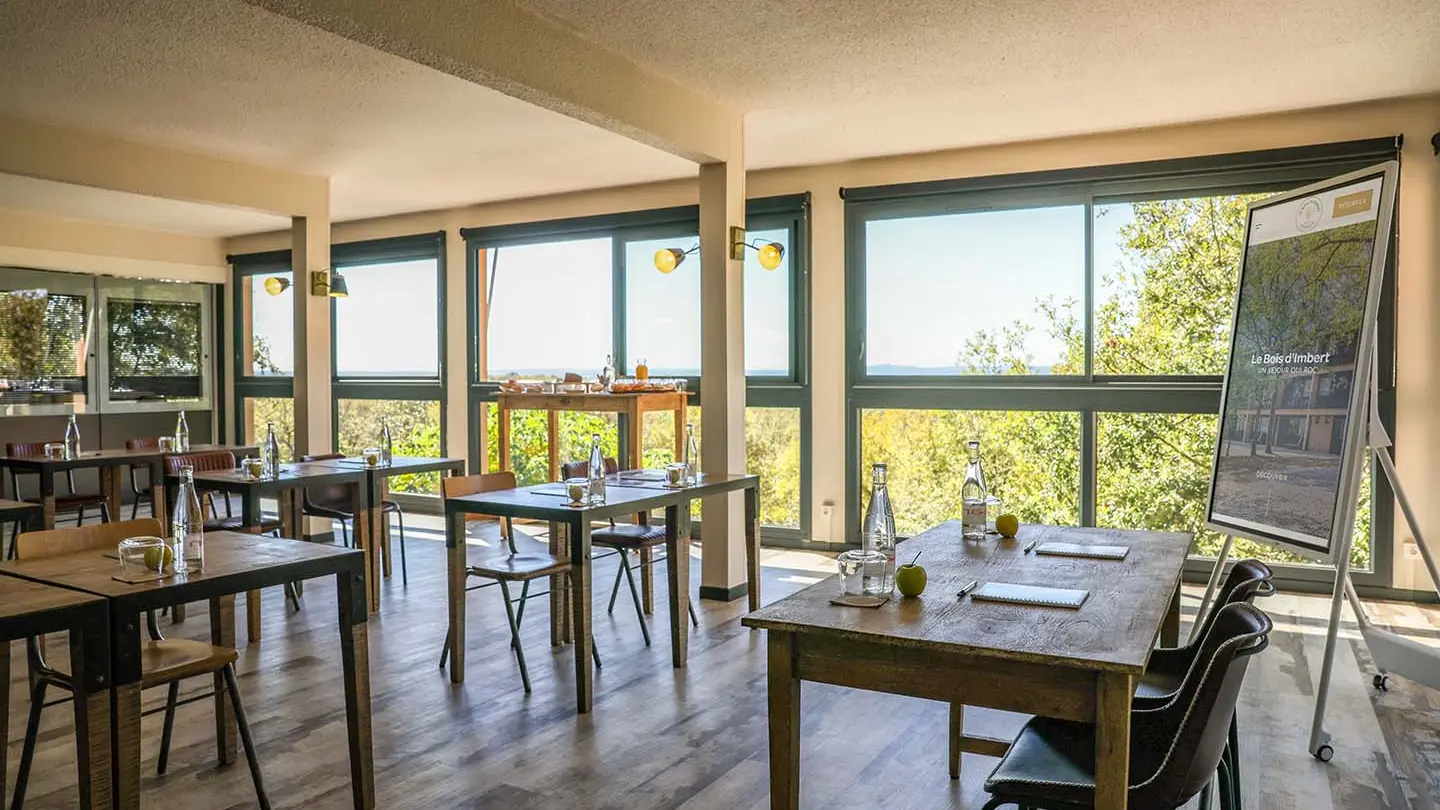 salle tournesol - classe -panoramique - seminaire - le bois d'imbert - rocamadour