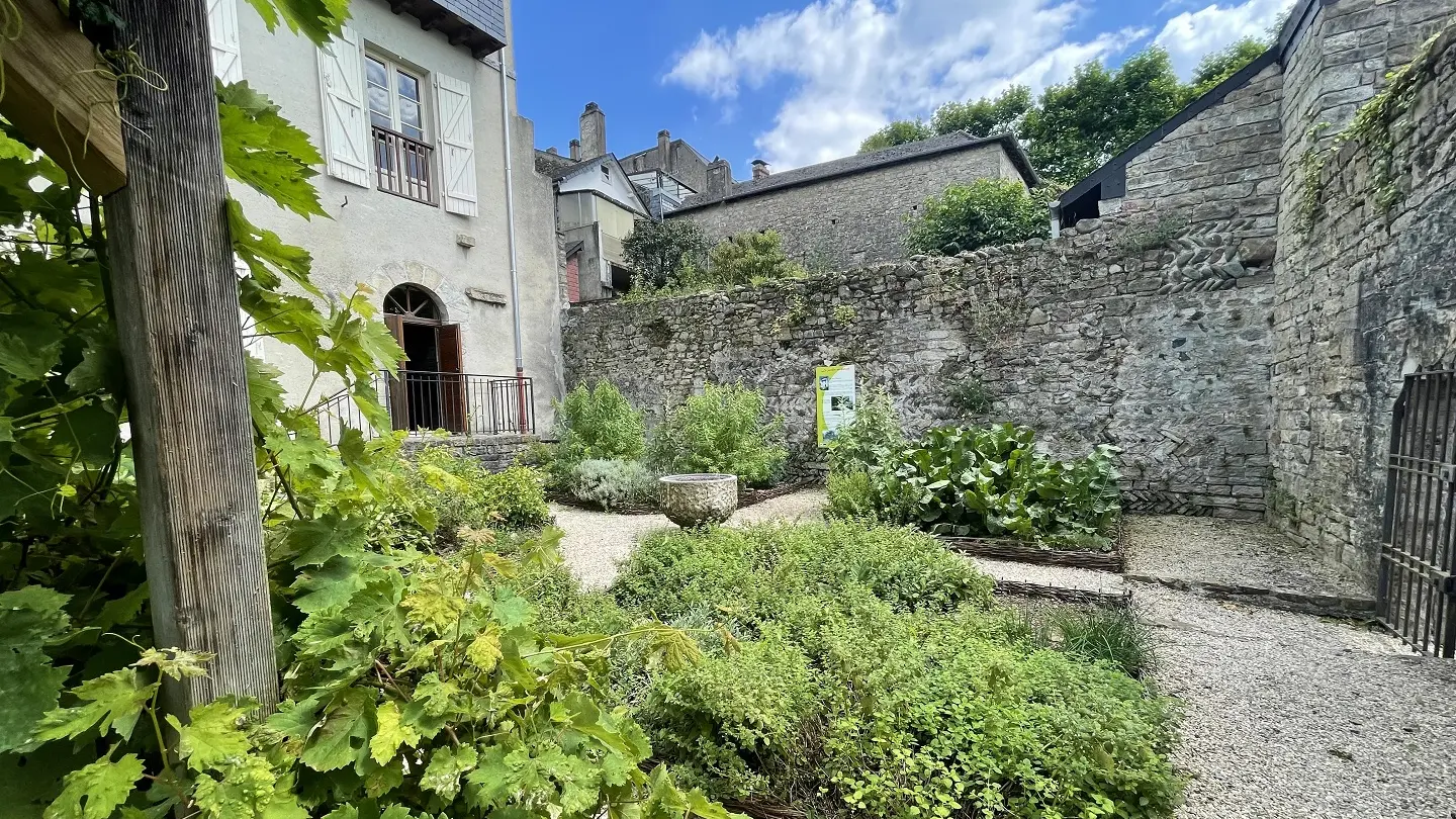 Maison du patrimoine - Jardin Médiéval III - OLORON SAINTE-MARIE (©OTHB) - DI