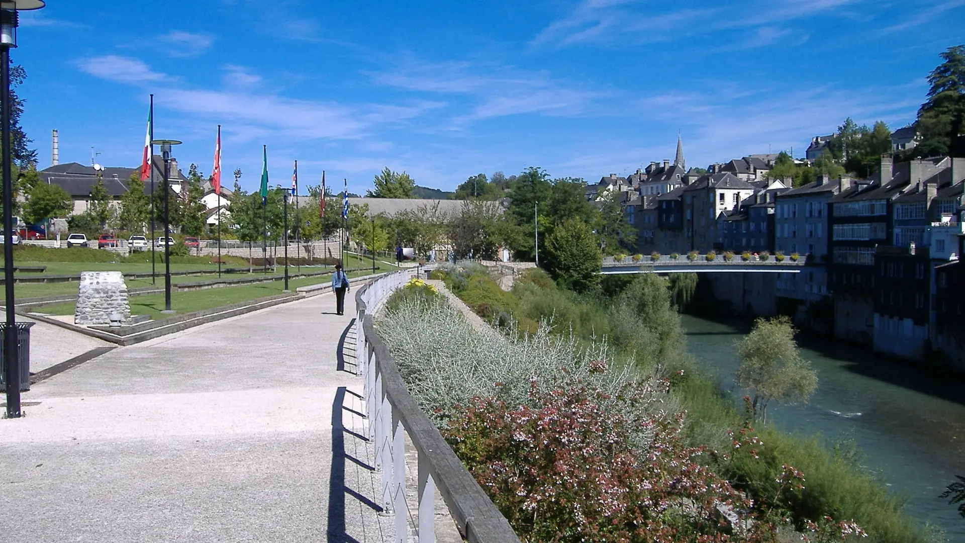 Oloron Sainte-Marie - Promenade le long du gave d'Aspe  (Office de Tourisme du Piemont Oloronais)