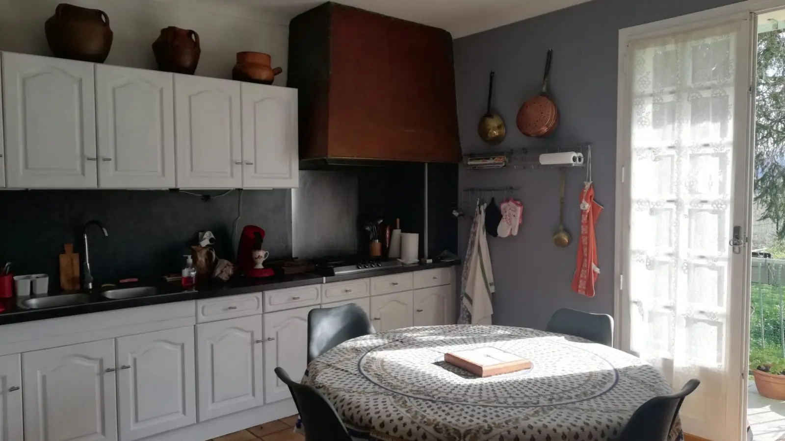 Cuisine avec vue jardin