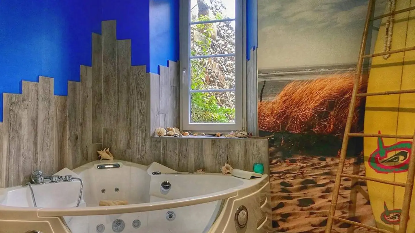 CASTAGNERE-Salle-de-bain-1-Baignoire-2