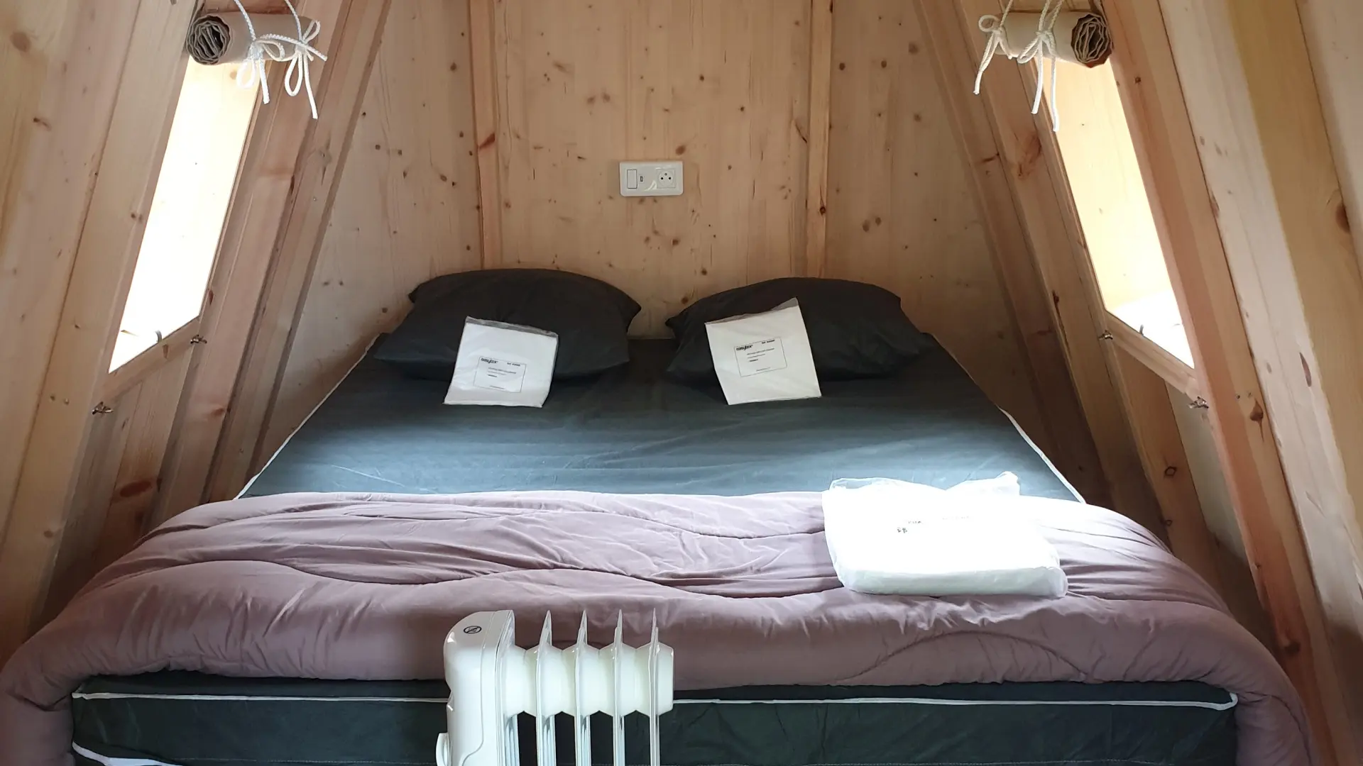 Camping Pyrénée Nature - interieur Cabadienne