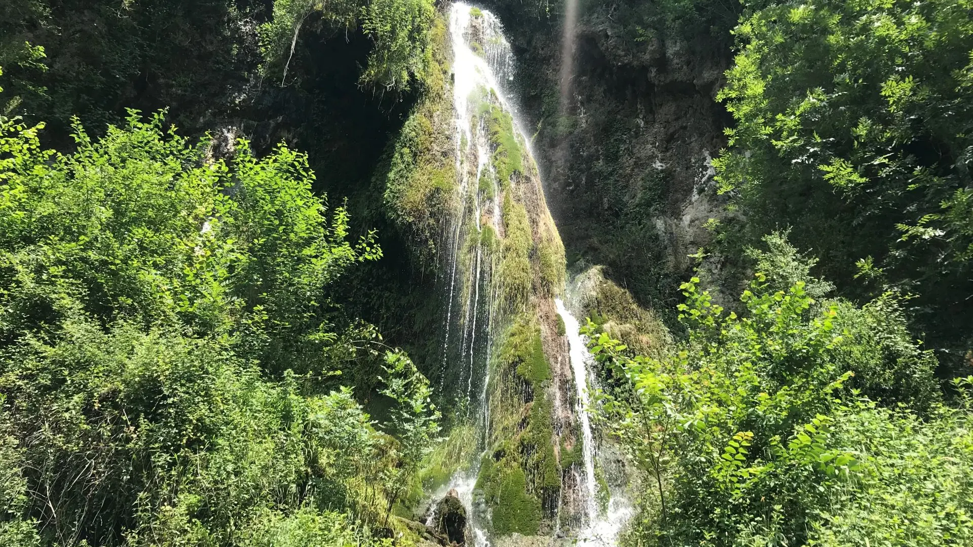 Cascade de la roche qui pleure en vallée d'Aspe