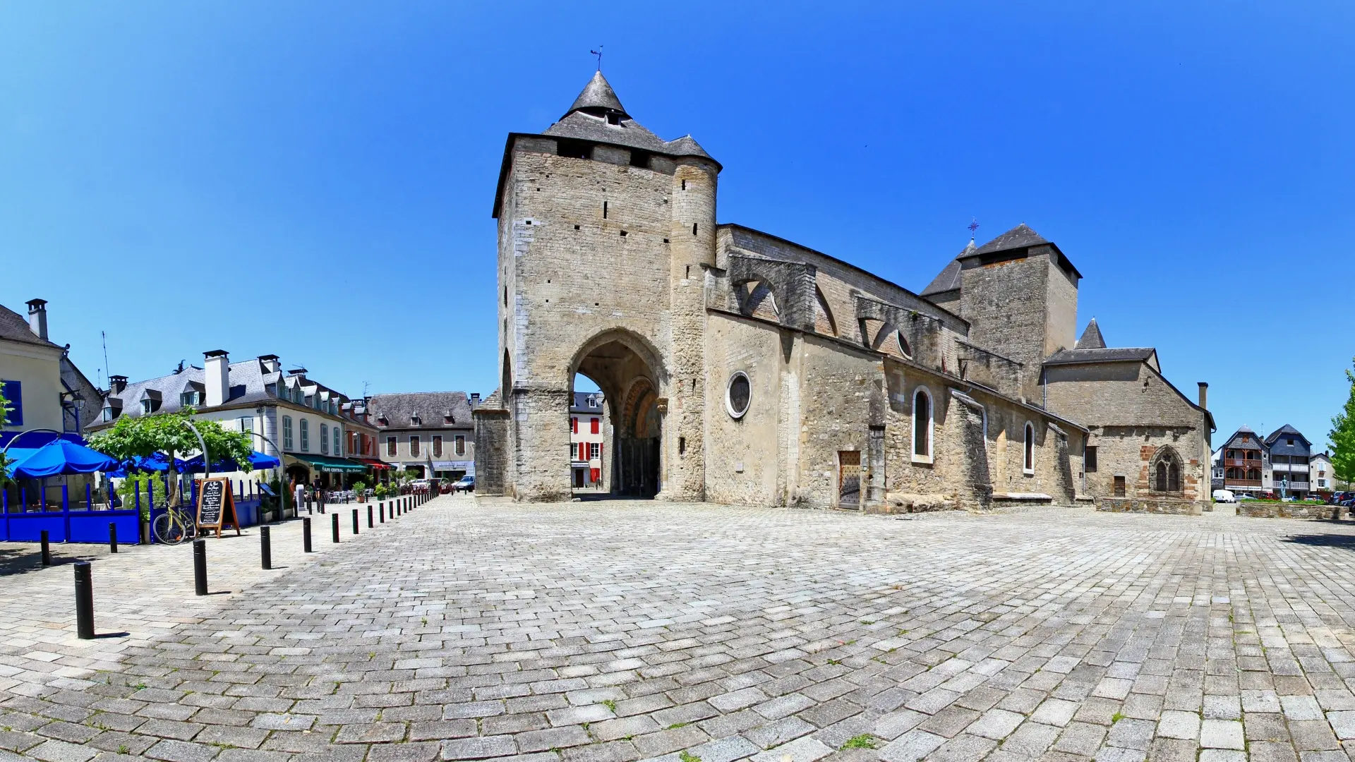 Cathédrale Sainte-Marie à Oloron Sainte-Marie