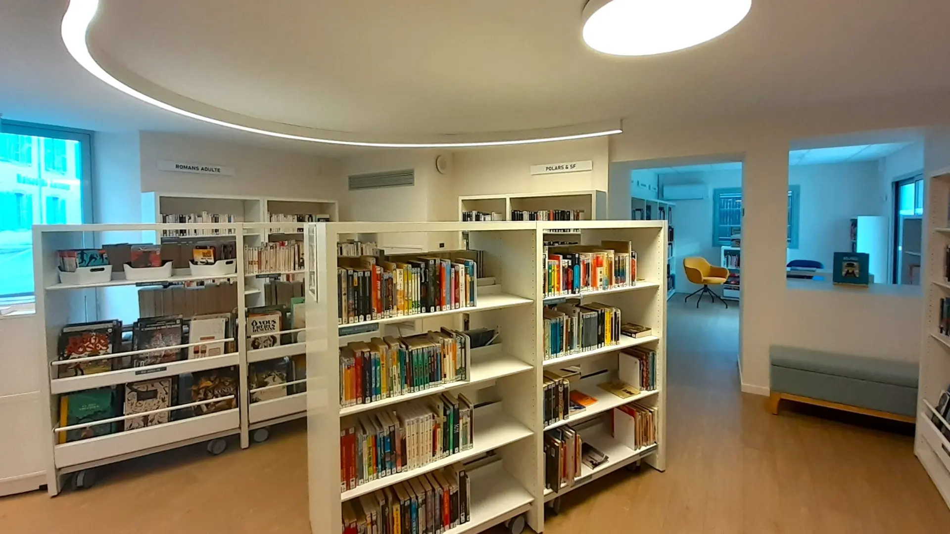 Centre culturel AMBILLE - Bibliotheque - ARETTE (©Mairie Arette)