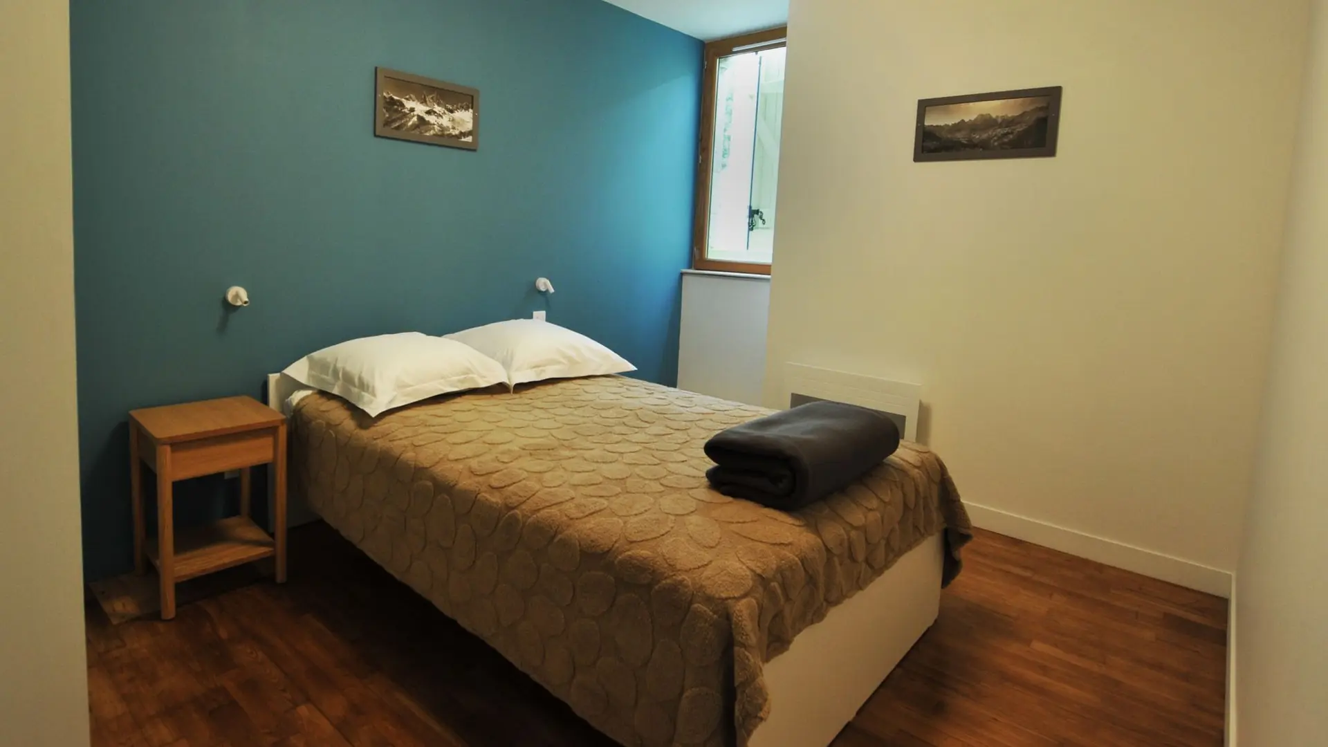 Chambre double bleue Gîte Saint-Michel ©N. Yepes