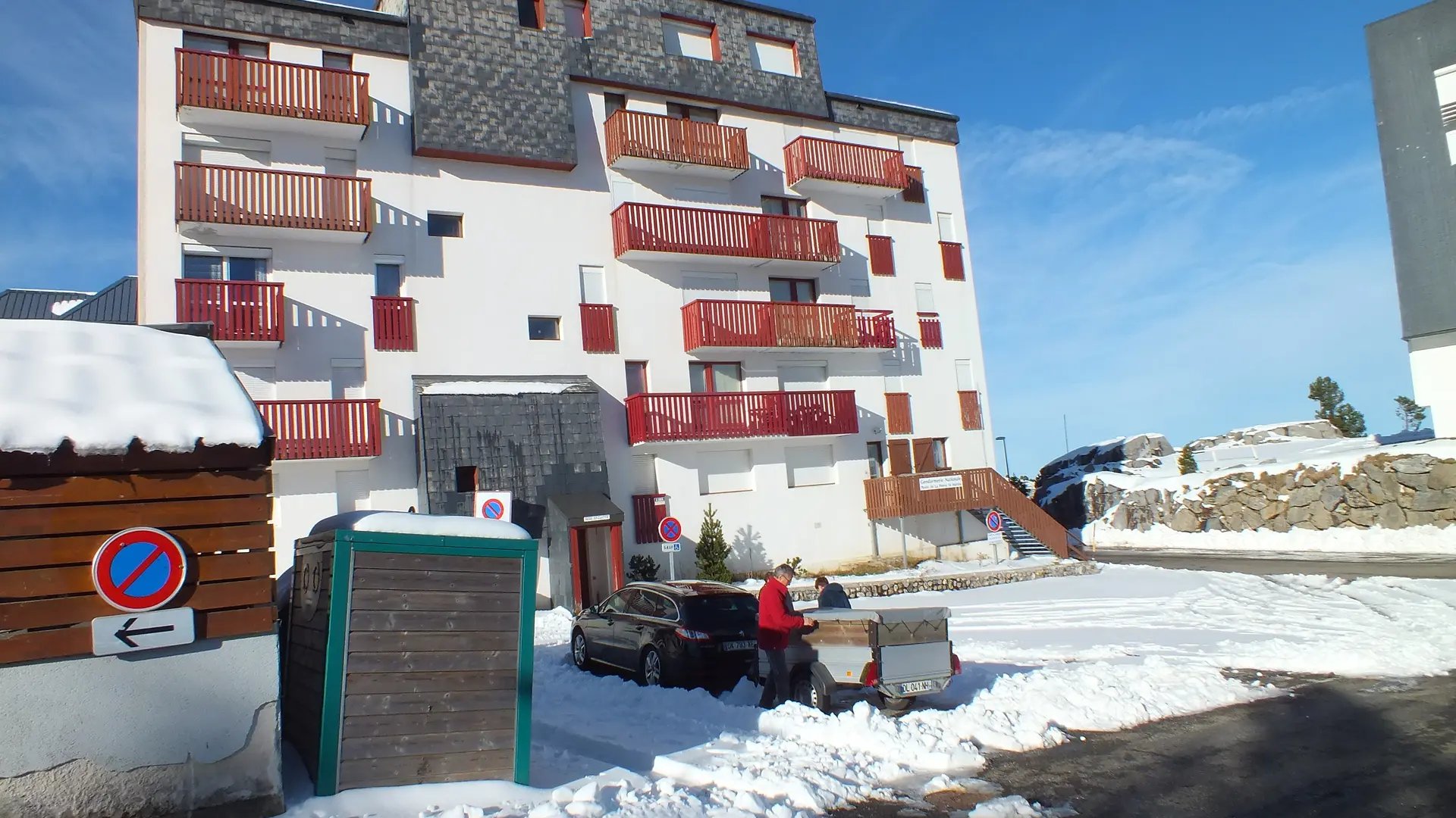 immeuble Séguitte coté parking et village de chalets